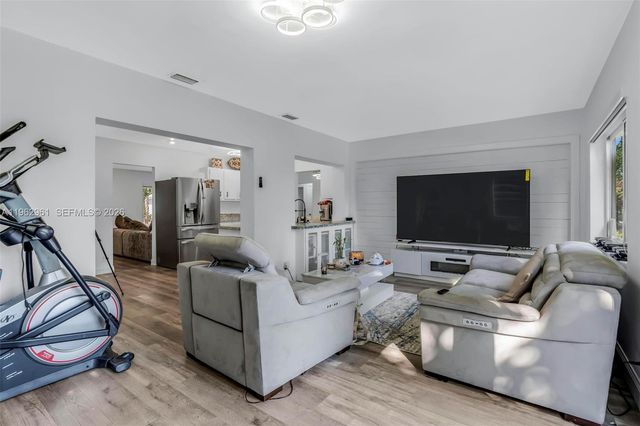 6810 NW 74th Pl, Tamarac, FL 33321