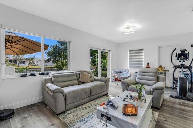 6810 NW 74th Pl, Tamarac, FL 33321