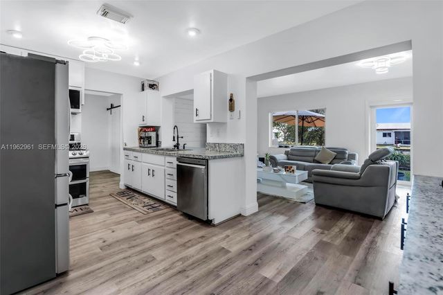 6810 NW 74th Pl, Tamarac, FL 33321