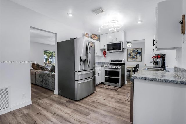 6810 NW 74th Pl, Tamarac, FL 33321