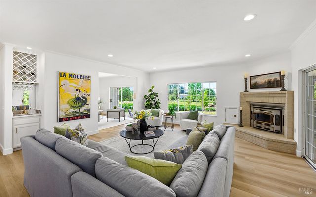 5533 Oak Meadow Dr, Santa Rosa, CA 95401