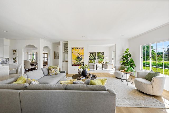 5533 Oak Meadow Dr, Santa Rosa, CA 95401