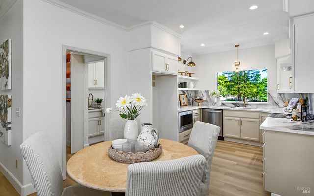 5533 Oak Meadow Dr, Santa Rosa, CA 95401