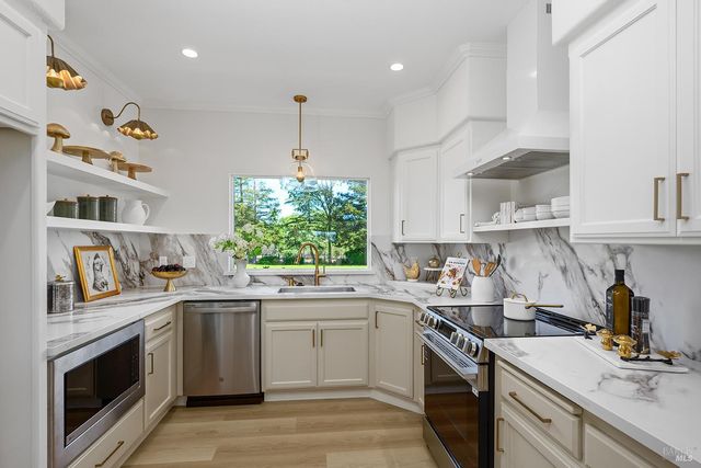 5533 Oak Meadow Dr, Santa Rosa, CA 95401