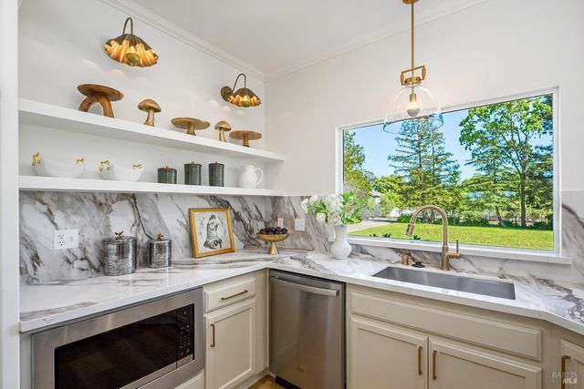 5533 Oak Meadow Dr, Santa Rosa, CA 95401