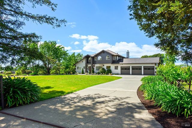 5533 Oak Meadow Dr, Santa Rosa, CA 95401