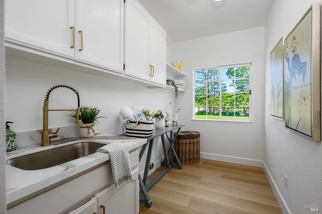 5533 Oak Meadow Dr, Santa Rosa, CA 95401