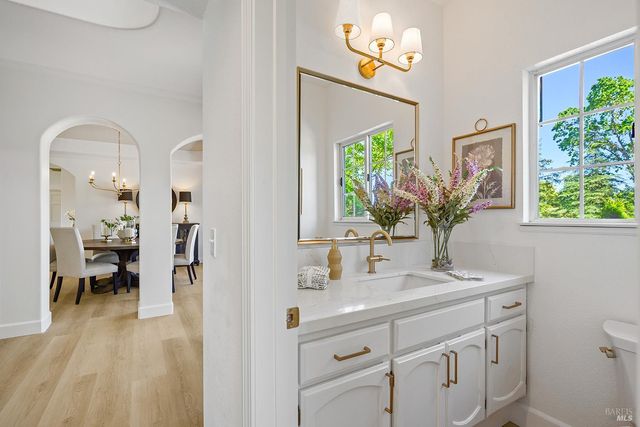 5533 Oak Meadow Dr, Santa Rosa, CA 95401