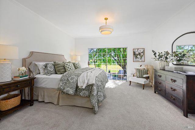 5533 Oak Meadow Dr, Santa Rosa, CA 95401