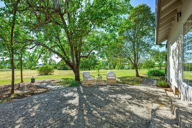 5533 Oak Meadow Dr, Santa Rosa, CA 95401