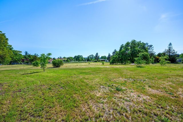 5533 Oak Meadow Dr, Santa Rosa, CA 95401