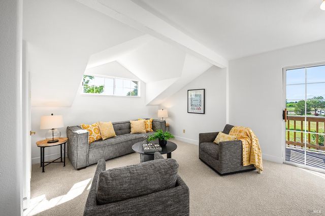 5533 Oak Meadow Dr, Santa Rosa, CA 95401