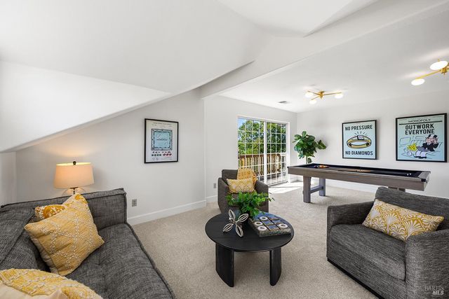 5533 Oak Meadow Dr, Santa Rosa, CA 95401