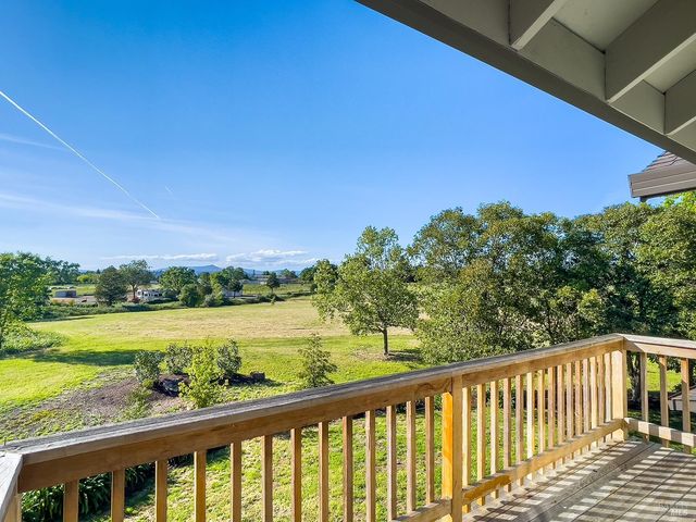 5533 Oak Meadow Dr, Santa Rosa, CA 95401