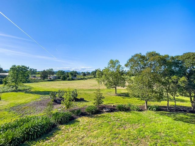 5533 Oak Meadow Dr, Santa Rosa, CA 95401