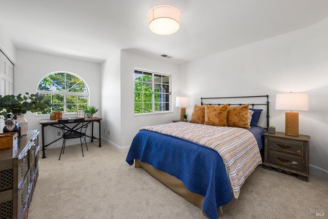 5533 Oak Meadow Dr, Santa Rosa, CA 95401