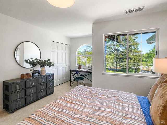 5533 Oak Meadow Dr, Santa Rosa, CA 95401