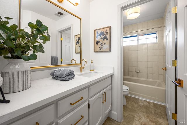 5533 Oak Meadow Dr, Santa Rosa, CA 95401