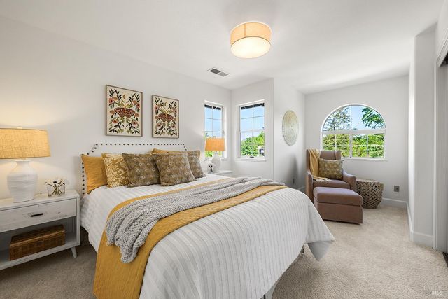 5533 Oak Meadow Dr, Santa Rosa, CA 95401