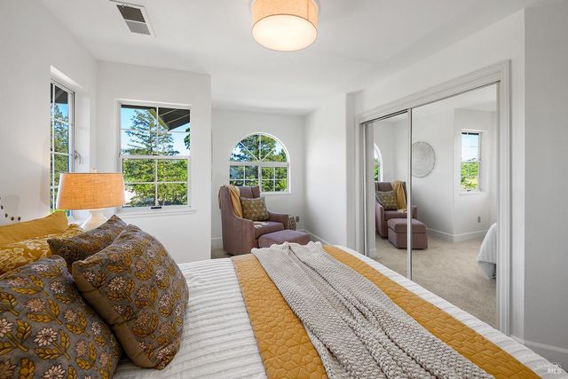 5533 Oak Meadow Dr, Santa Rosa, CA 95401