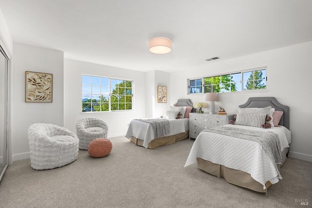 5533 Oak Meadow Dr, Santa Rosa, CA 95401