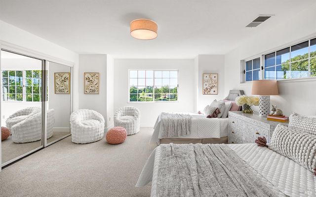 5533 Oak Meadow Dr, Santa Rosa, CA 95401