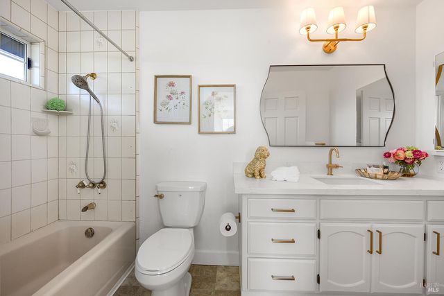 5533 Oak Meadow Dr, Santa Rosa, CA 95401