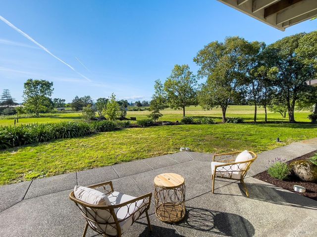 5533 Oak Meadow Dr, Santa Rosa, CA 95401