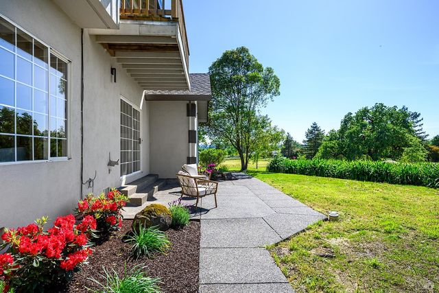 5533 Oak Meadow Dr, Santa Rosa, CA 95401