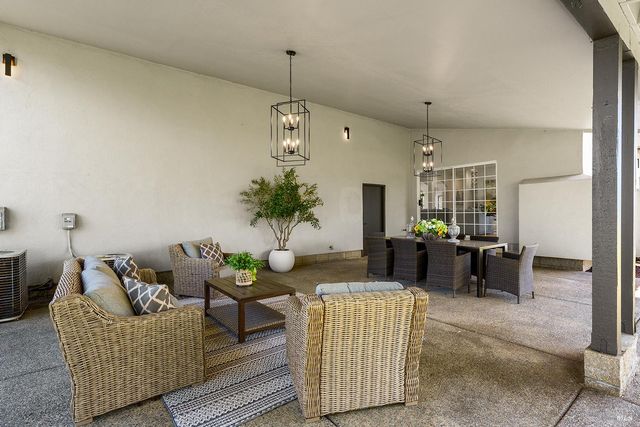 5533 Oak Meadow Dr, Santa Rosa, CA 95401