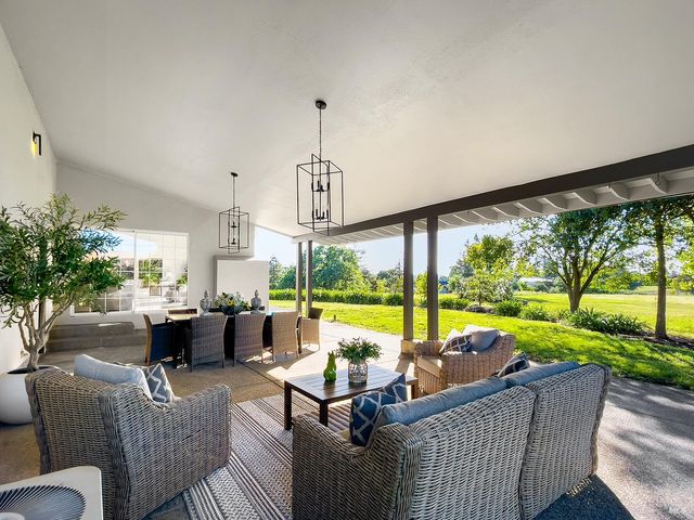 5533 Oak Meadow Dr, Santa Rosa, CA 95401