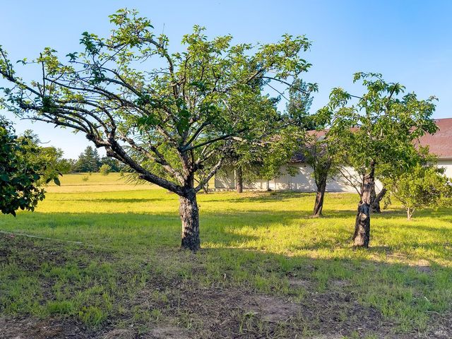 5533 Oak Meadow Dr, Santa Rosa, CA 95401