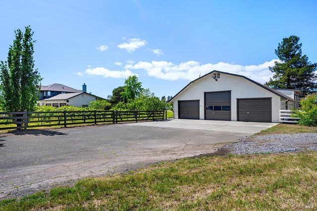 5533 Oak Meadow Dr, Santa Rosa, CA 95401