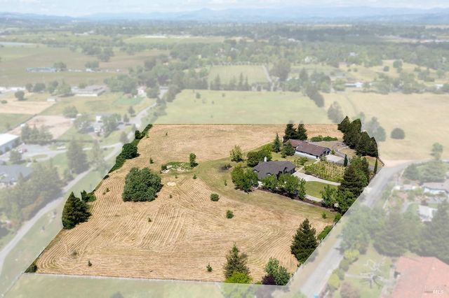 5533 Oak Meadow Dr, Santa Rosa, CA 95401