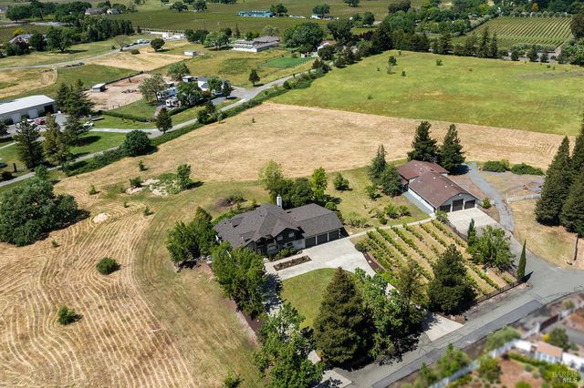 5533 Oak Meadow Dr, Santa Rosa, CA 95401