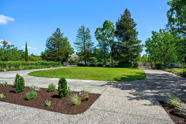 5533 Oak Meadow Dr, Santa Rosa, CA 95401