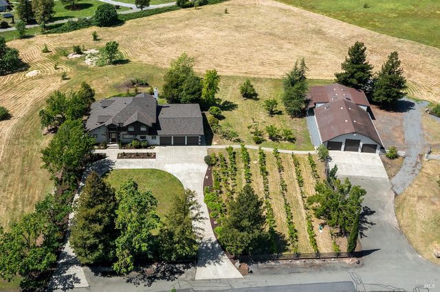 5533 Oak Meadow Dr, Santa Rosa, CA 95401