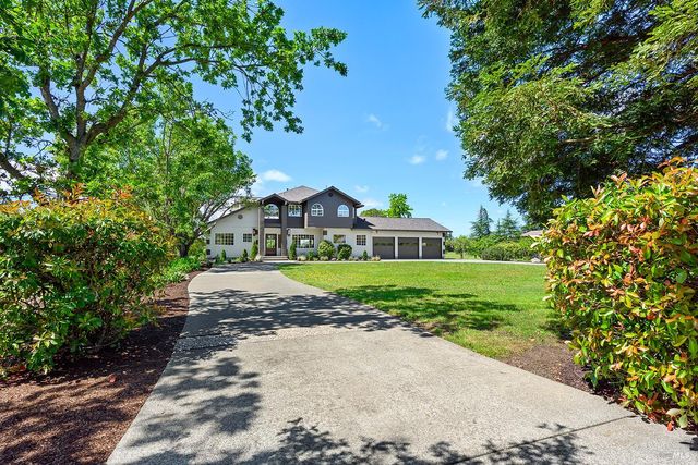 5533 Oak Meadow Dr, Santa Rosa, CA 95401