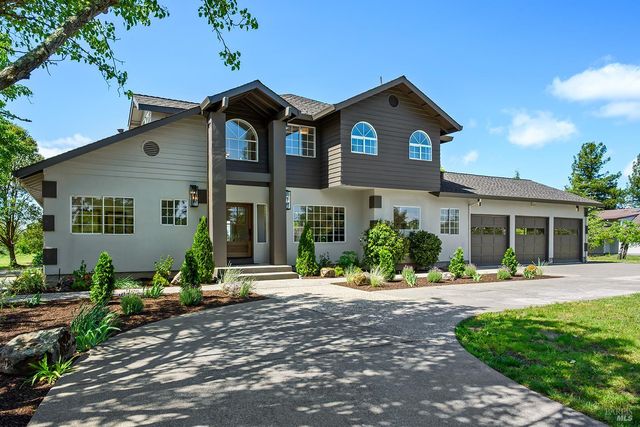 5533 Oak Meadow Dr, Santa Rosa, CA 95401