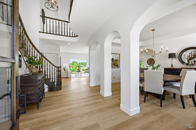 5533 Oak Meadow Dr, Santa Rosa, CA 95401