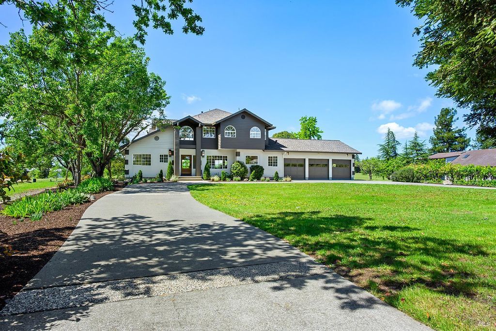 5533 Oak Meadow Dr, Santa Rosa, CA 95401