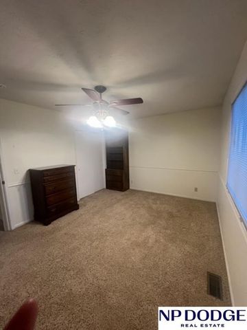 11106 V Street, Omaha, NE 68137