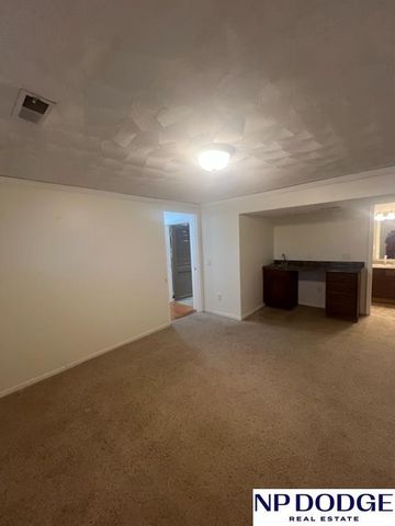 11106 V Street, Omaha, NE 68137