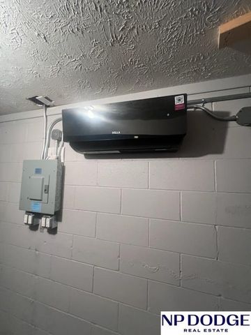 11106 V Street, Omaha, NE 68137