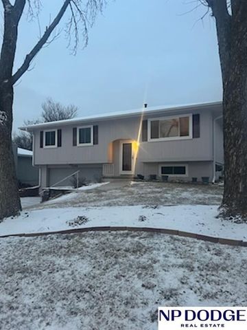 11106 V Street, Omaha, NE 68137