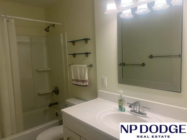 11106 V Street, Omaha, NE 68137