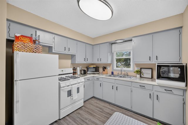 606 Cutler Avenue, Des Moines, IA 50315