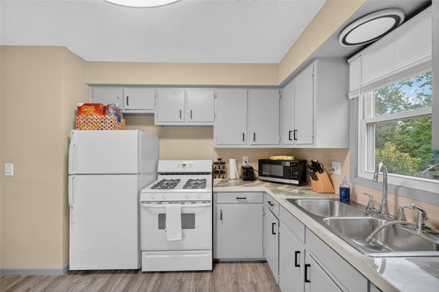 606 Cutler Avenue, Des Moines, IA 50315