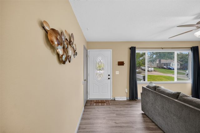 606 Cutler Avenue, Des Moines, IA 50315
