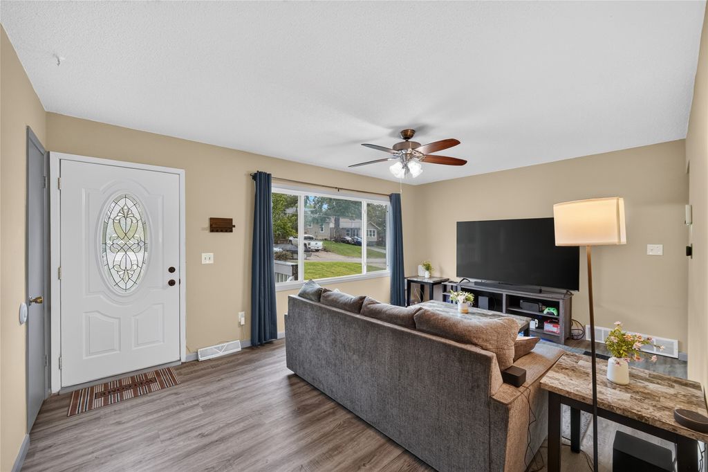 606 Cutler Avenue, Des Moines, IA 50315